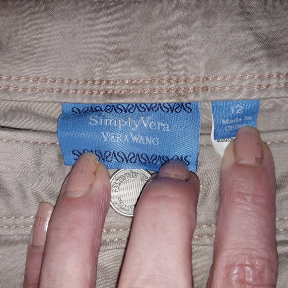 Simply Vera khaki color pants with subtle all over print - Picture 4 of 4